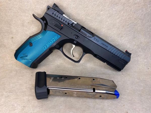 Pistole CZ Shadow 2 - Blaue Griffschalen